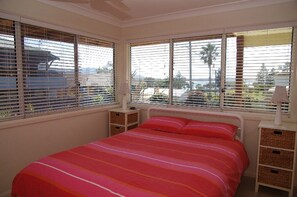 2 bedrooms, iron/ironing board - Beach Club 2, 5 Gowing Street, (Crescent Head)