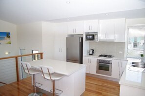 Stovetop, dishwasher - Beach Club 2, 5 Gowing Street, (Crescent Head)