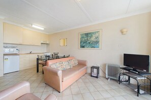TV - Ocean Court 8, 13 Lord Street, (Port Macquarie)