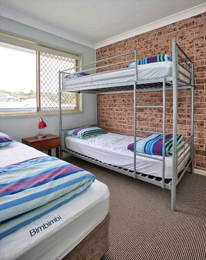 2 bedrooms, iron/ironing board - Bimbimbi 2, 11 Willow Street, (Crescent Head)