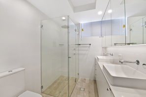 Bathroom - Beachpark 49, 58 Pacific Drive (Port Macquarie)