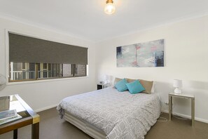 2 bedrooms - Quarterdeck 11, 7 Stewart Street, (Port Macquarie)