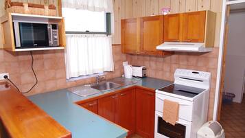 Microwave, oven, stovetop, cookware/dishes/utensils