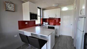 Microwave, oven, stovetop, cookware/dishes/utensils