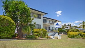 A two-story building with a sign indicating a vacancy. - Breakers 2, 2 Hill Street, (Port Macquarie)
