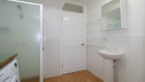 Shower - Beachfront 2, 25 Willow Street, (Crescent Head)
