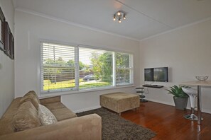 TV - Breakers 1, 2 Hill Street, (Port Macquarie)