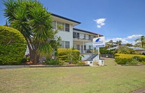 A two-story building with a sign indicating a vacancy. - Breakers 1, 2 Hill Street, (Port Macquarie)