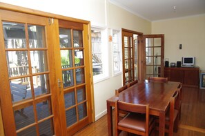 In-room dining - Berry, 16 East Street, (Crescent Head)