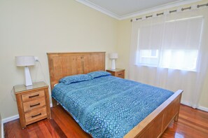 4 bedrooms, iron/ironing board - Clear Water House, 6 Hodgson Street (Crescent Head)
