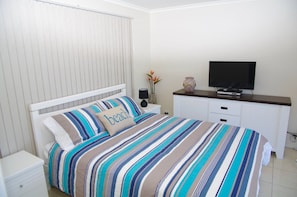 Room - Heather's Seaside Apartments 1, 10 Rankine Street, (Crescent Head)
