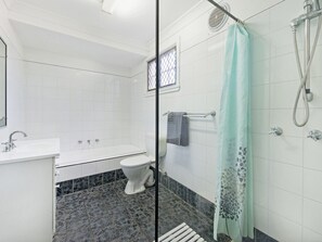 Separate tub and shower, hair dryer - Allamanda House, 3 Willow Street, (Crescent Head)