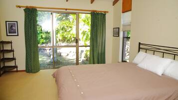 4 bedrooms, iron/ironing board