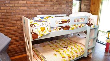 4 bedrooms, iron/ironing board