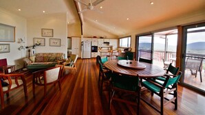 TV - Perfect Break, 1 Dulconghi Street, (Crescent Head)