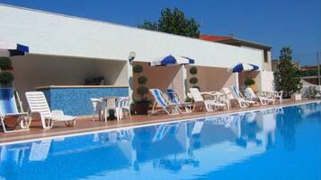 Außenpool (je nach Saison geöffnet)