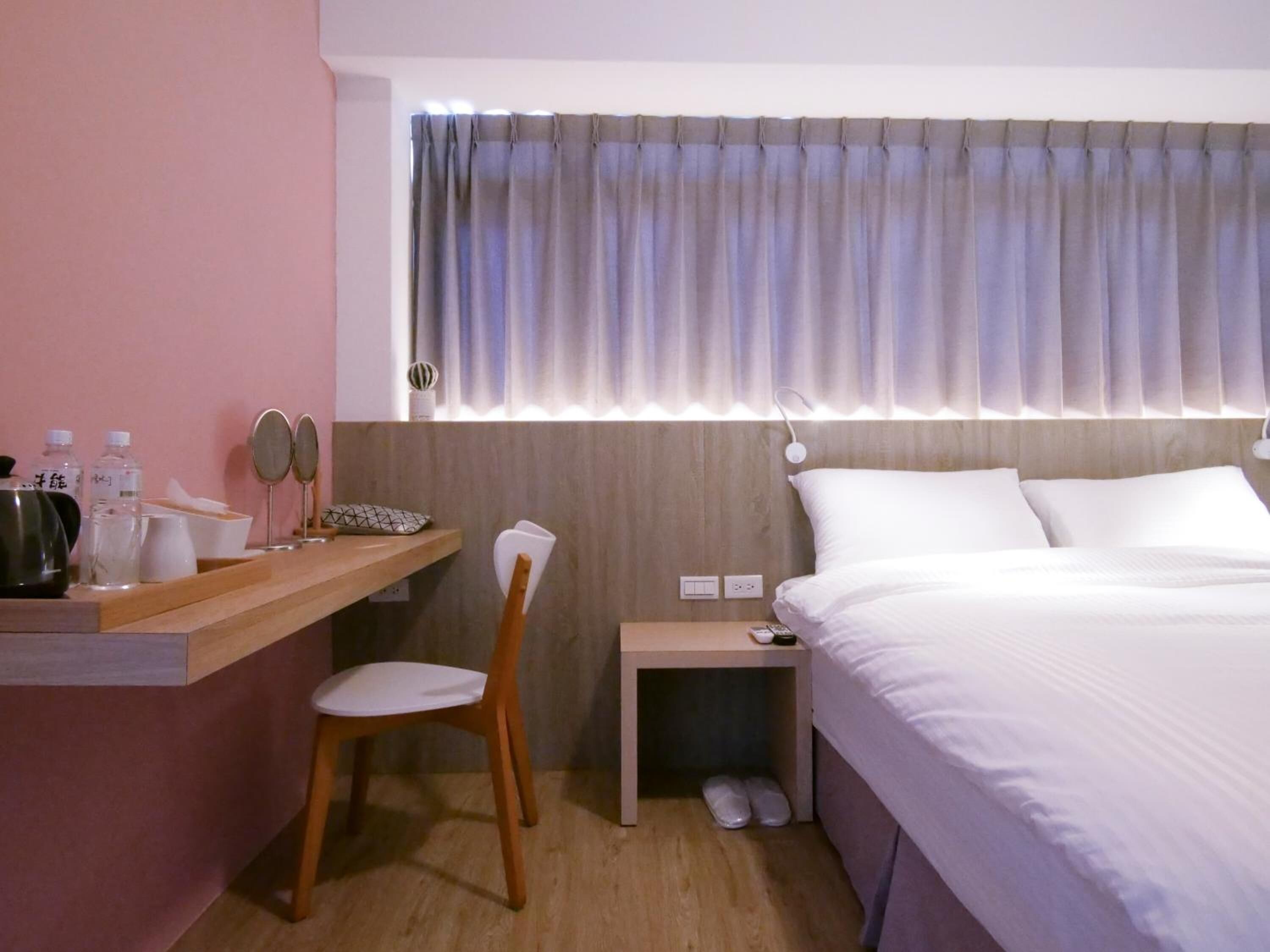 Desk, blackout drapes, WiFi (free), bed sheets