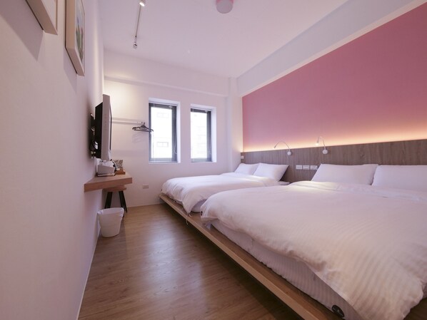 Escritorio, cortinas blackout, wifi gratis y ropa de cama