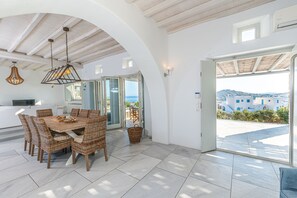 Villa Luxe, 4 chambres, piscine privée, vue mer | 4 chambres, draps en coton égyptien, literie de qualité supérieure