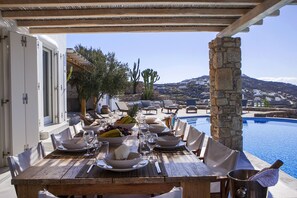 Vil·la de luxe, 4 dormitoris, piscina privada, vistes al mar | Zona de menjador de l'habitació