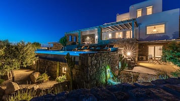 Luksusvilla, 4 soverom, privat basseng, sjøutsikt | 4 soverom, sengetøy i egyptisk bomull og sengetøy av topp kvalitet