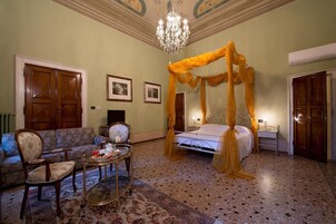 Minibar, in-room safe, individually decorated, individually furnished