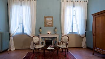 Habitación doble superior | Minibar, caja de seguridad en la habitación y decoración personalizada