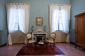 Minibar, in-room safe, individually decorated, individually furnished - Salotto delle Arti (Modena)