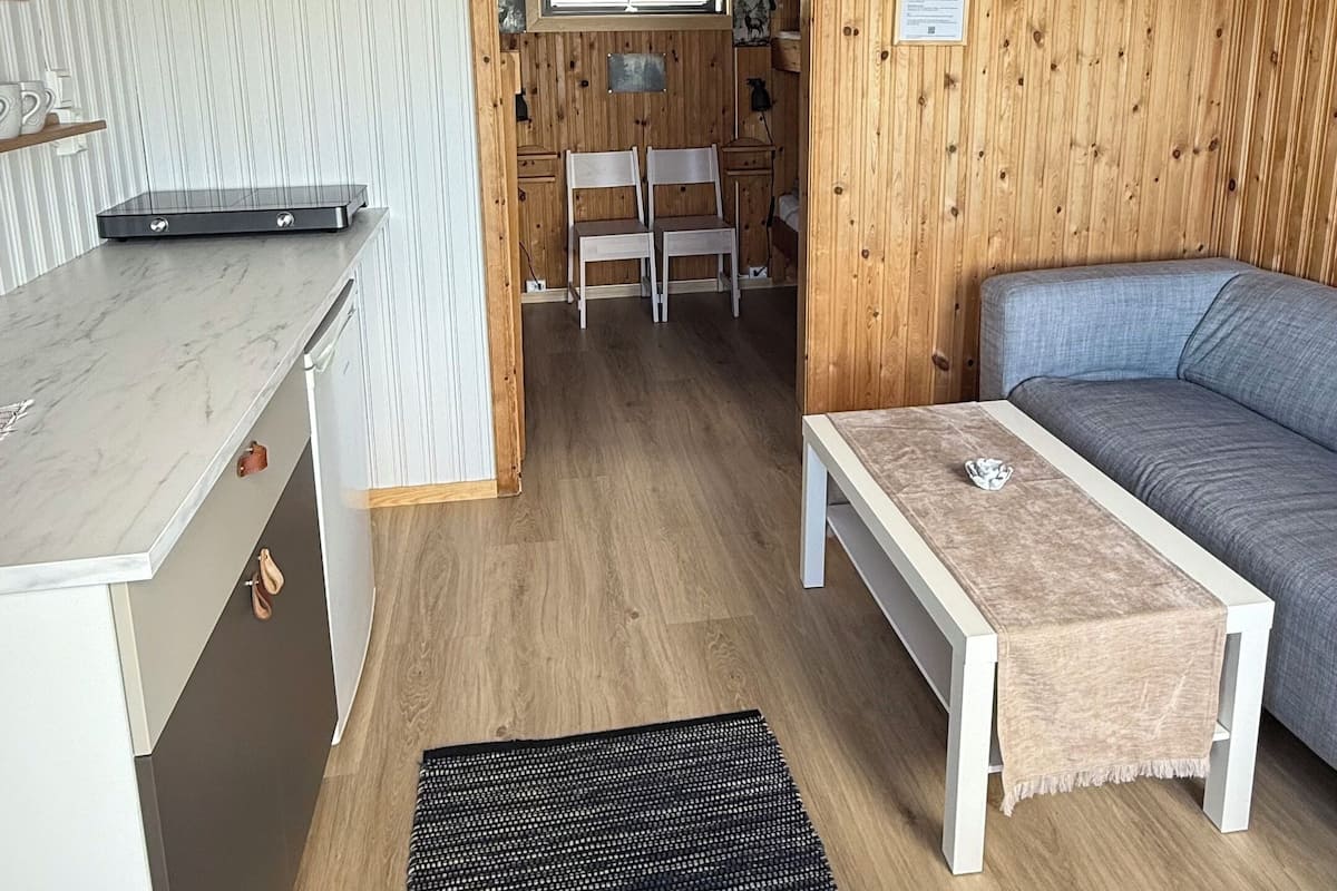 Cabane, 1 chambre, salle de bains commune