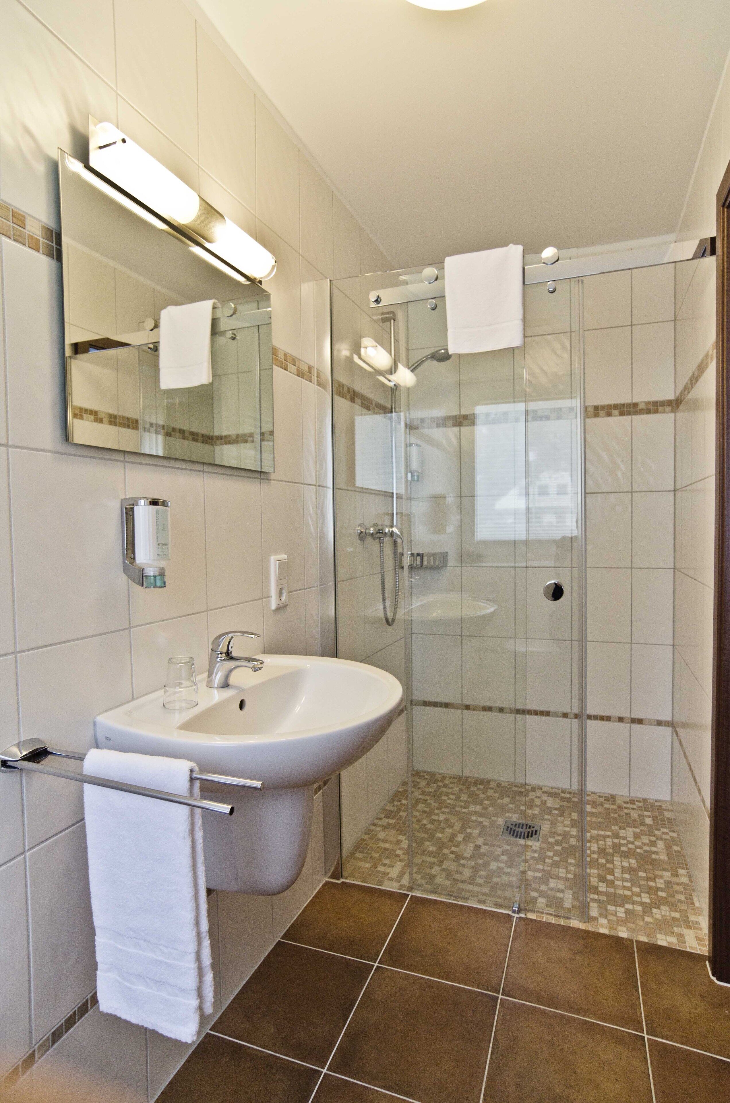 comfort single room | bathroom | shower, free toiletries, hair dryer, towels