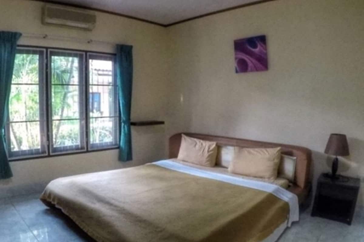 In-room safe, rollaway beds, free WiFi