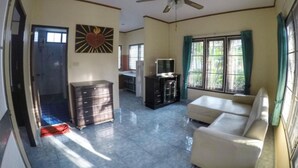 Unclassified image, 5 of 21, button - Busaba House (Pattaya)