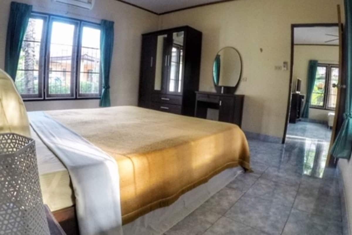 In-room safe, rollaway beds, free WiFi