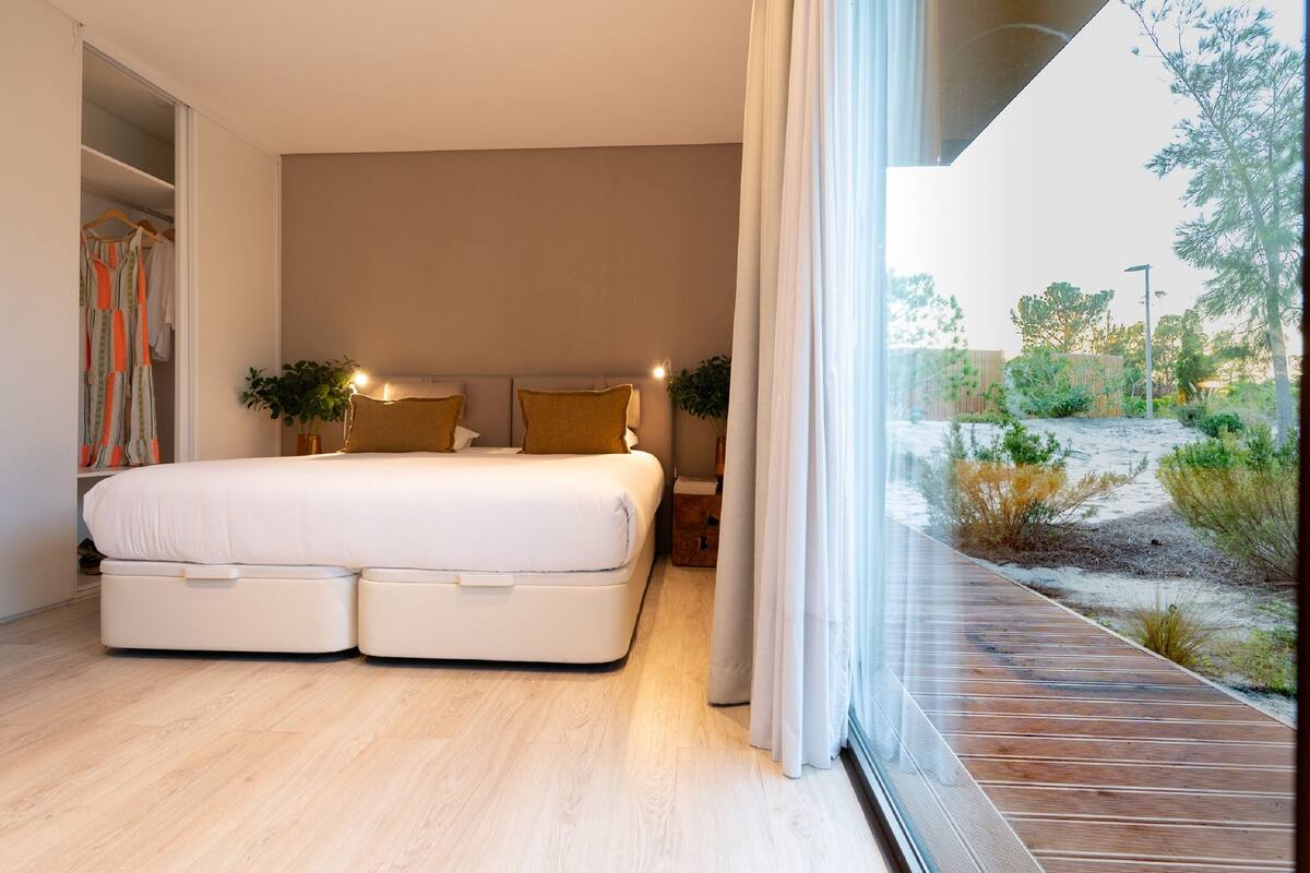 Villa, 3 habitaciones (Kid's Pool) | Ropa de cama hipoalergénica, cortinas opacas, sistema de insonorización