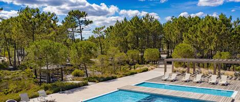 2 indoor pools, 3 outdoor pools, open 8:00 AM to 8:00 PM, free cabanas