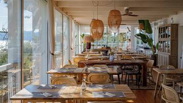 2 restaurants servant le petit déjeuner