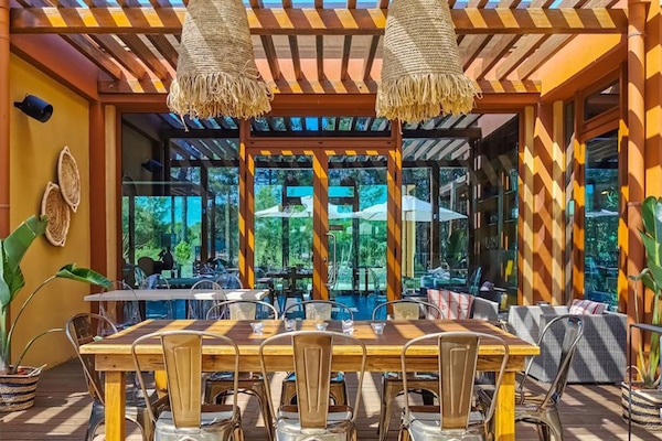 2 restauranter, frokost serveres