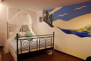 Comfort dubbelrum | Skrivbord, mörkläggningsgardiner, extrasängar och gratis wi-fi