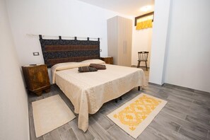 Habitación triple (Roby) | Ropa de cama de alta calidad, cunas y wifi gratis 