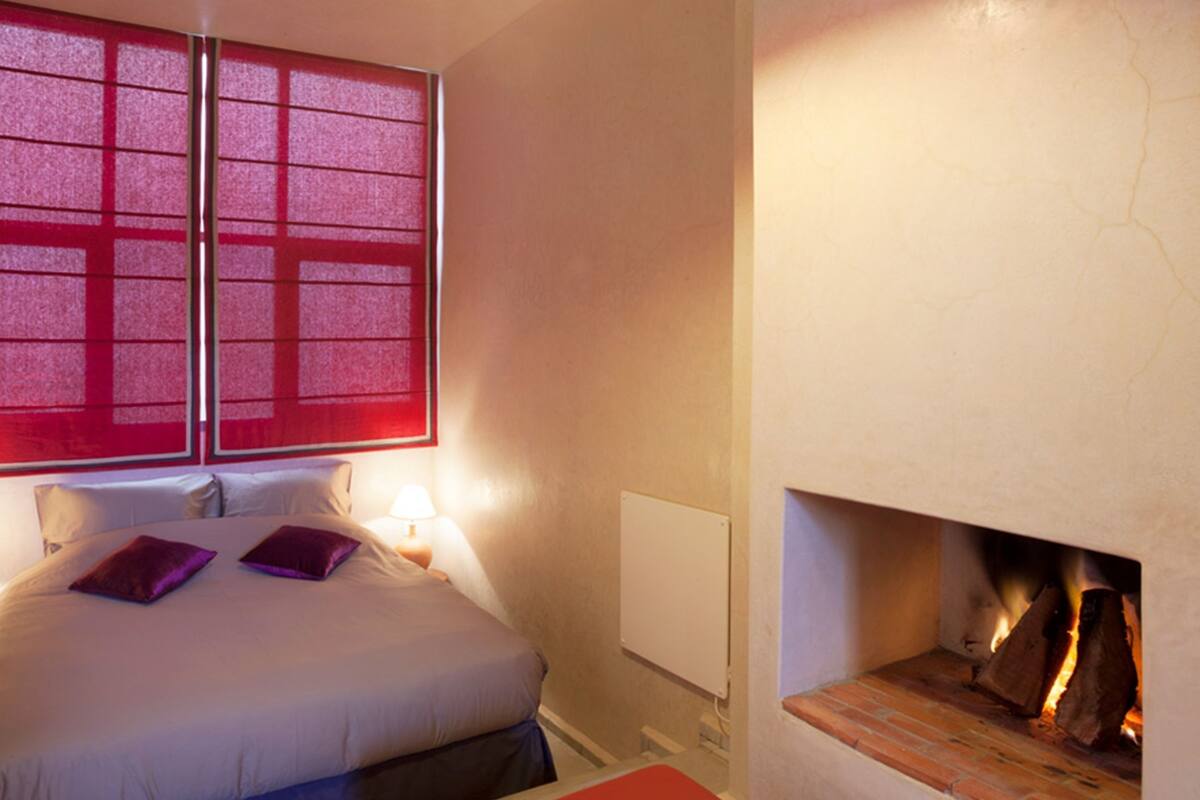 Suite Rousse | Sistema de insonorización, tabla de planchar con plancha, wifi gratis