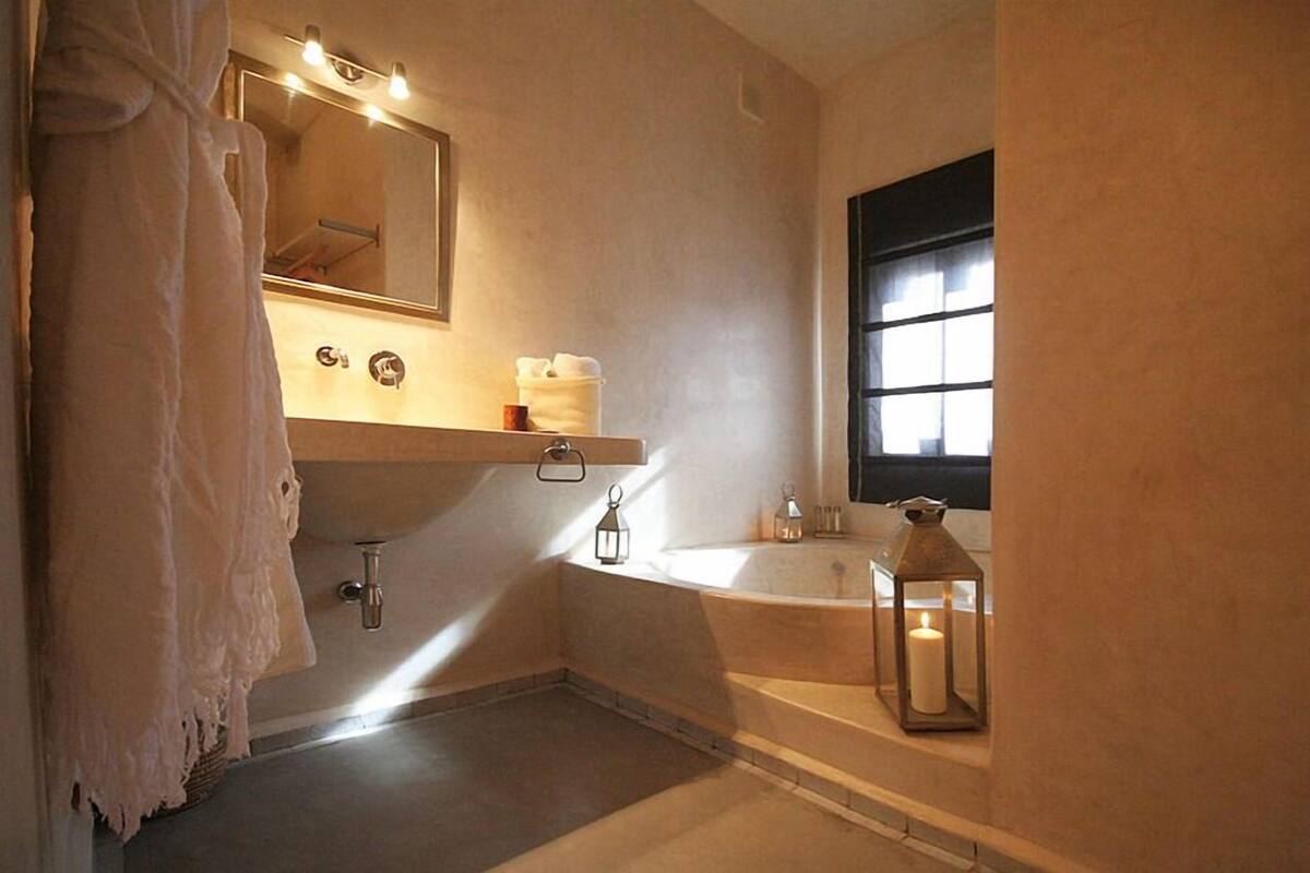 Double room Nouirade | Baño | Bañera profunda y artículos de higiene personal gratuitos