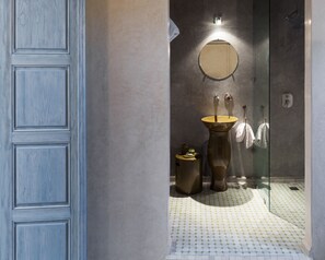 Camera Classic con letto matrimoniale o 2 letti singoli | Bagno | Vasca da bagno a immersione totale, set di cortesia gratuito