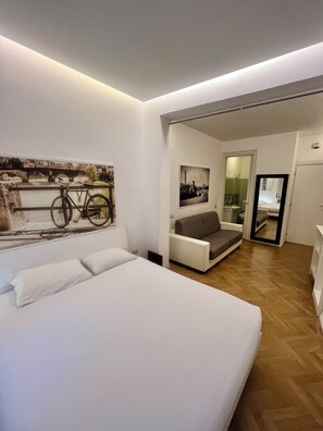 Triple Room, Ensuite | Desk, free WiFi, bed sheets - Room Verona Ai Duchi (Verona)