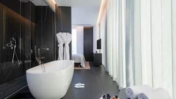 Nyx Suite | Bathroom shower