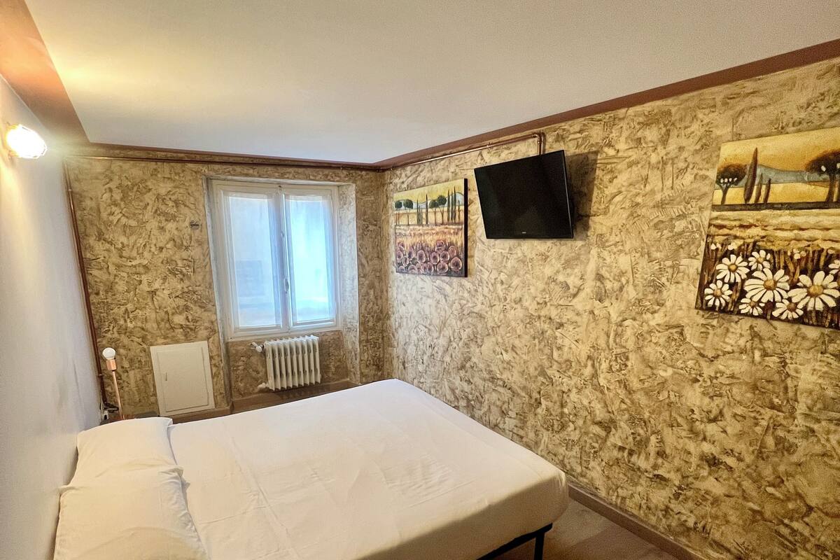 Room, Ensuite (room 9) | WiFi (free), bed sheets