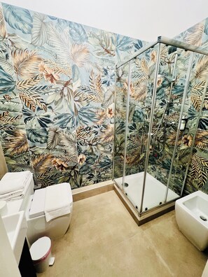 Double Room, Ensuite (Room 5) | Bathroom | Shower, free toiletries, hair dryer, bidet - Room Verona Ai Conti (Verona)