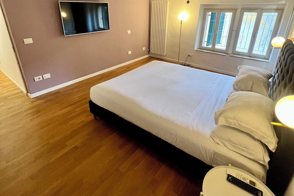 Quarto romântico | Wi-Fi de cortesia, roupa de cama