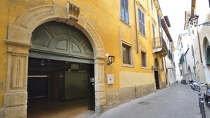 Unclassified image, 4 of 83, button - Room Verona Ai Conti (Verona)