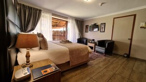 Chambre Exécutive, 1 trÚs grand lit, réfrigérateur et four à micro-ondes, rez-de-chaussée | 1 chambre, coffres-forts dans les chambres, lits bébé (gratuits)