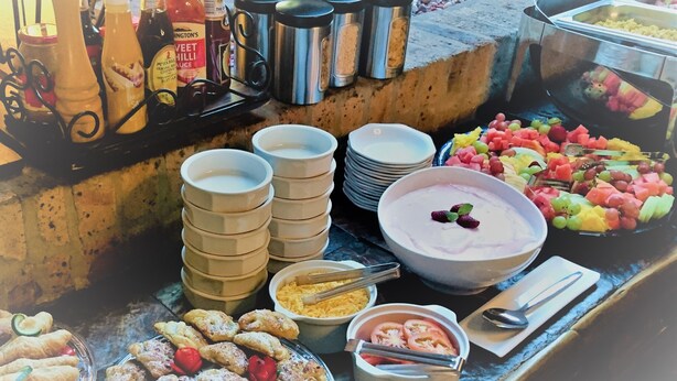 Frokostbuffé hver dag (mot et tillegg)